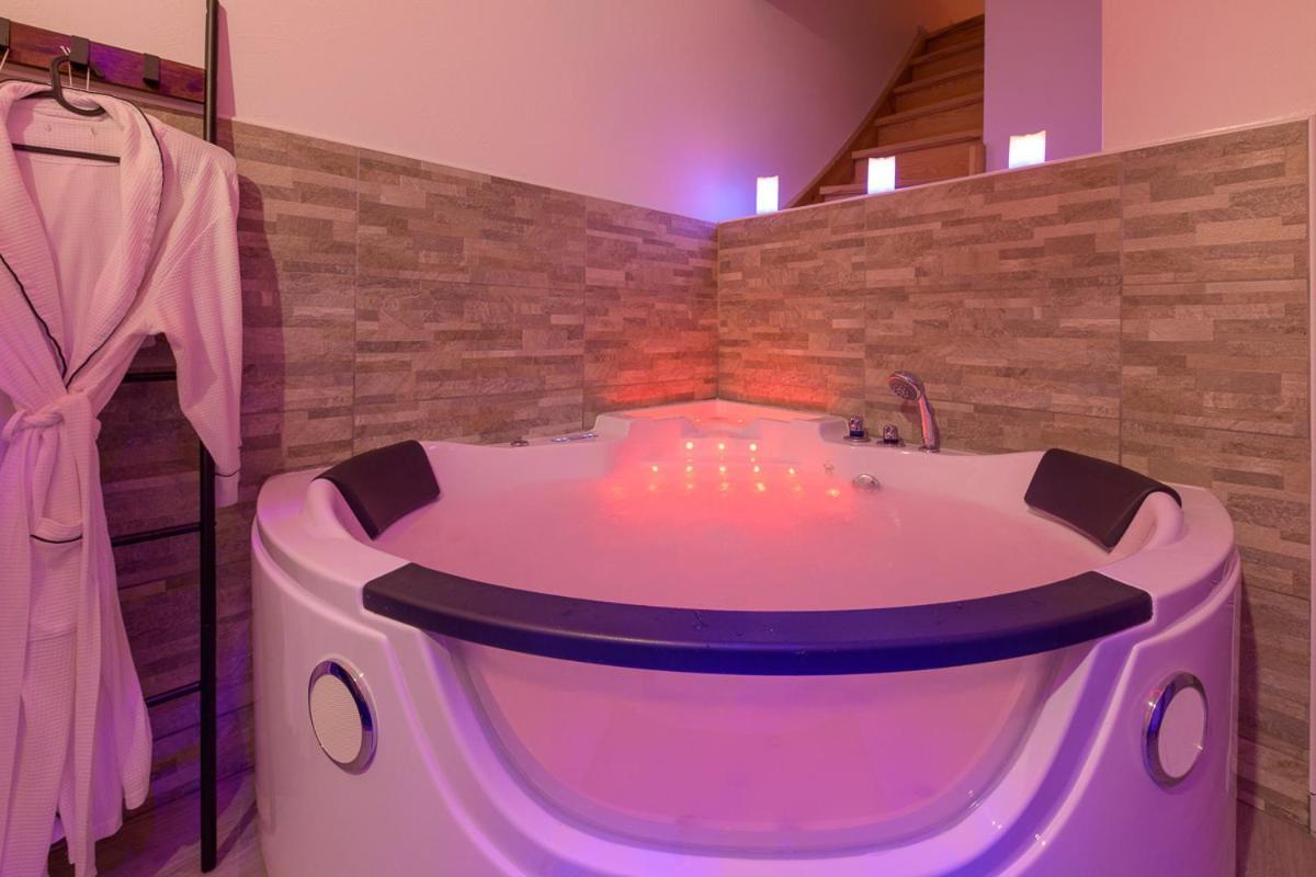 Love Room - Suite Romantique Avec Spa Privatif Le Puy-en-Velay Exteriér fotografie